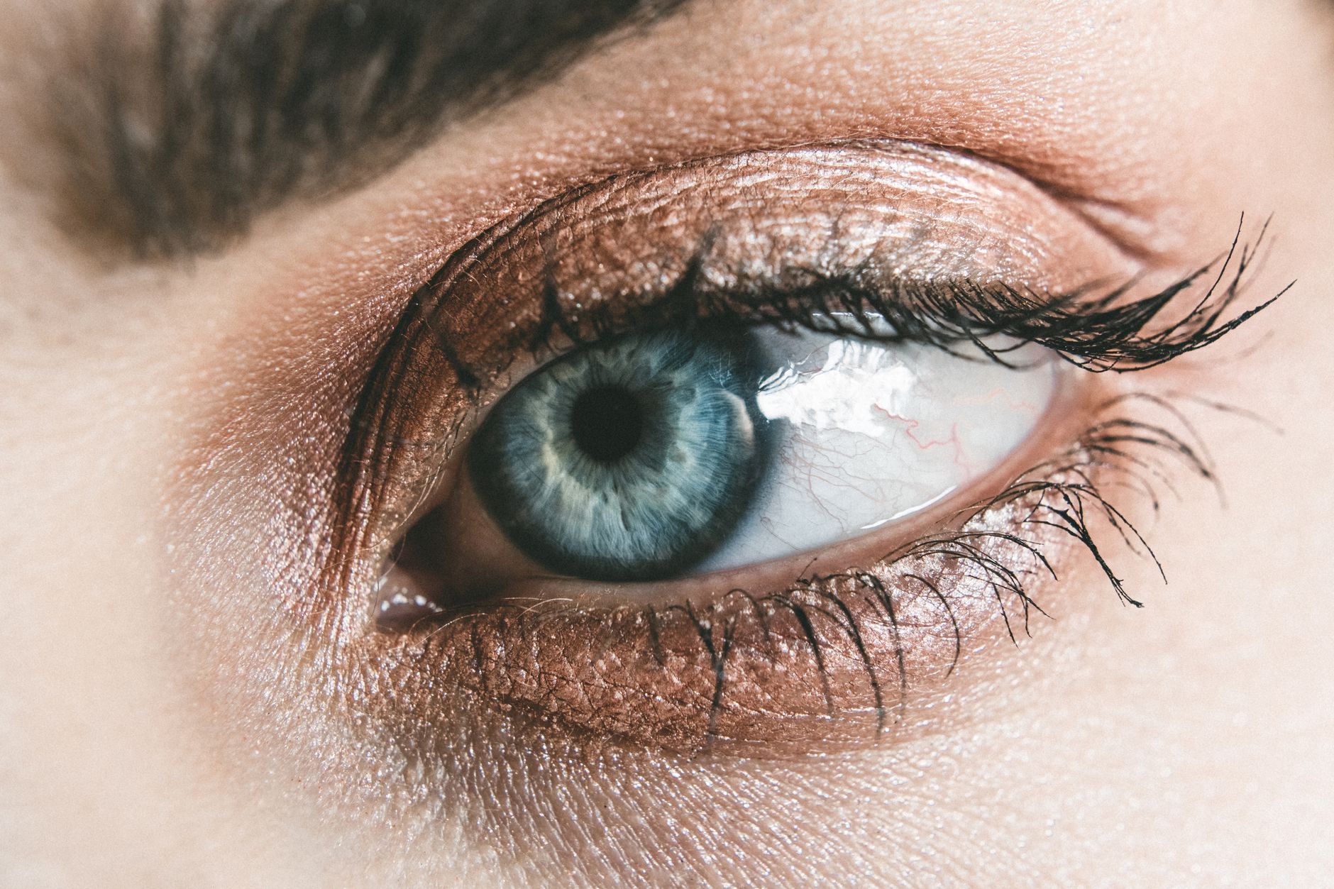 Advanced Retina Treatment: Intraocular Injection and Laser