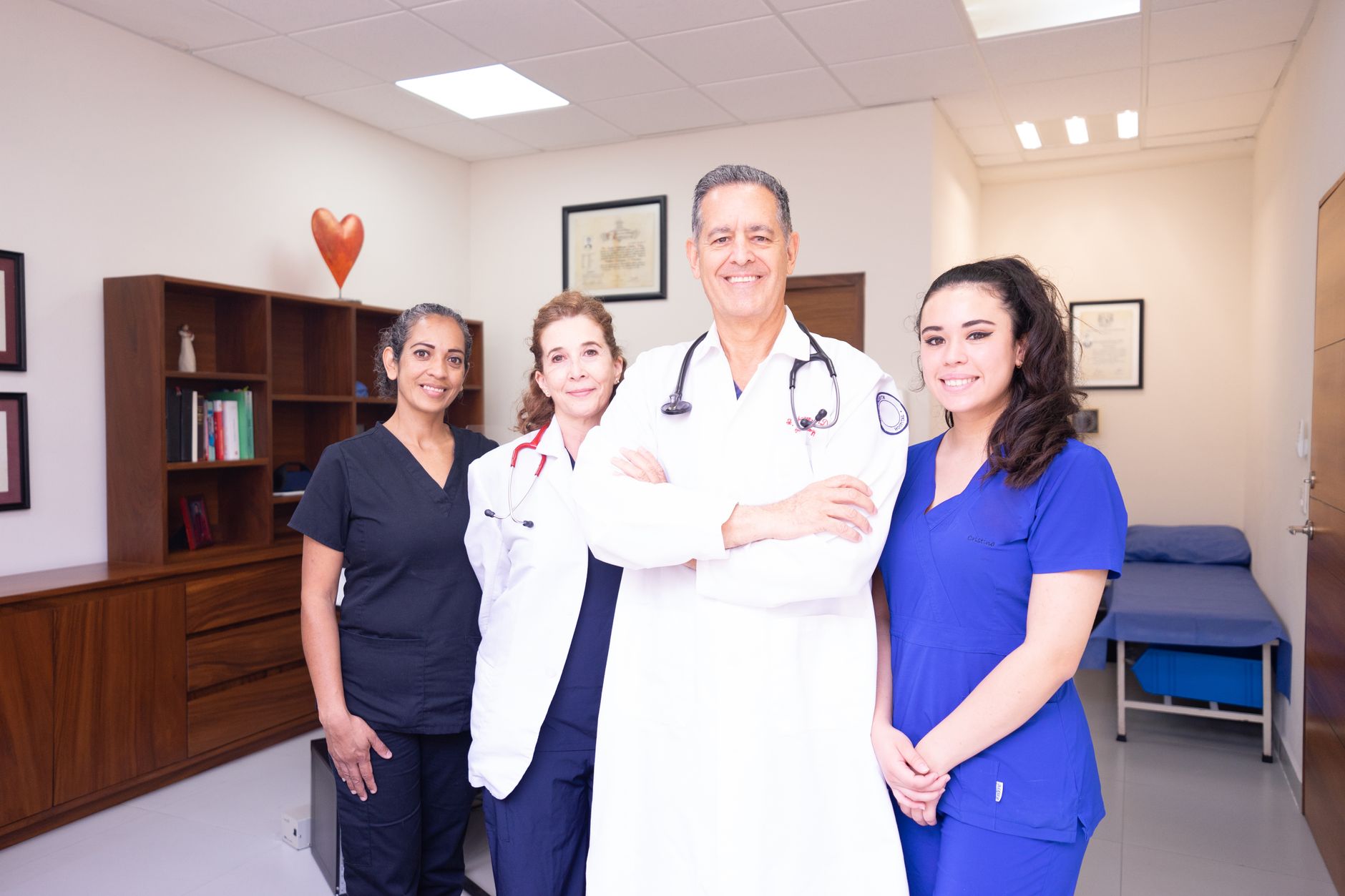 هل عيادات التجميل في تركيا معتمدة من الوزارة؟